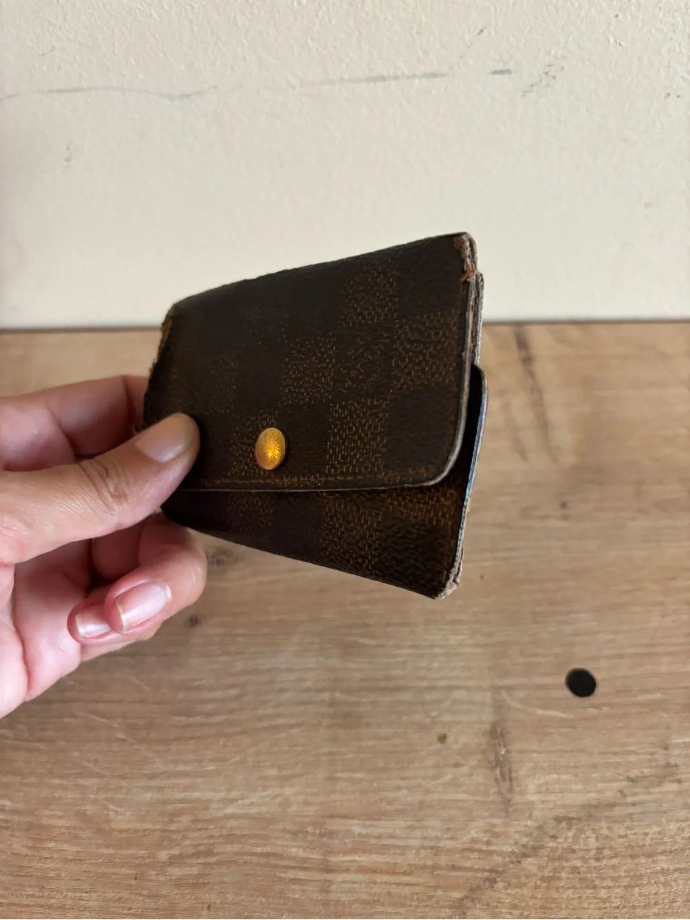 Authentic Louis Vuitton damier key holder